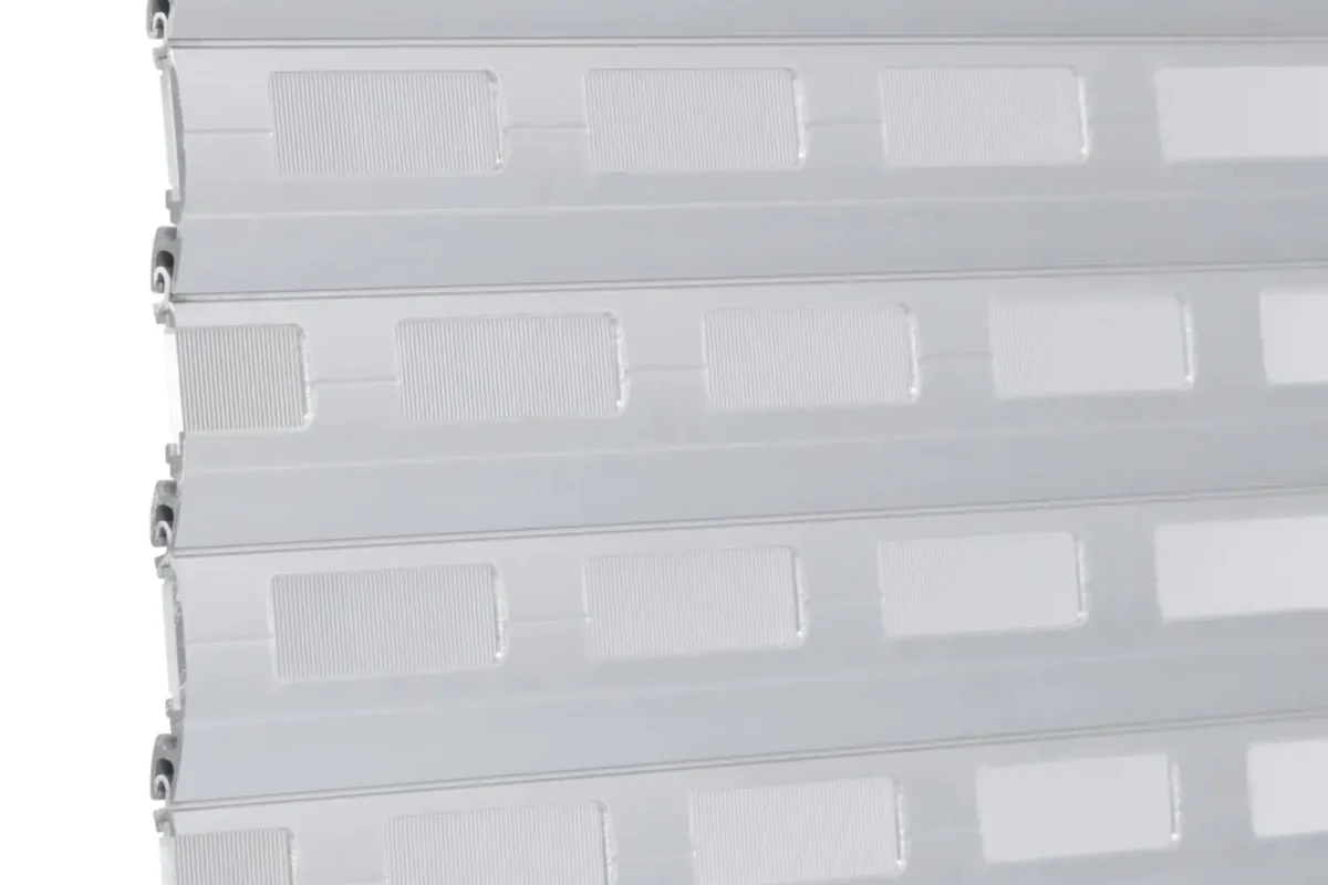 Rufalux37-Ansicht-diagonal-ohne-Gleiter-1612x2500